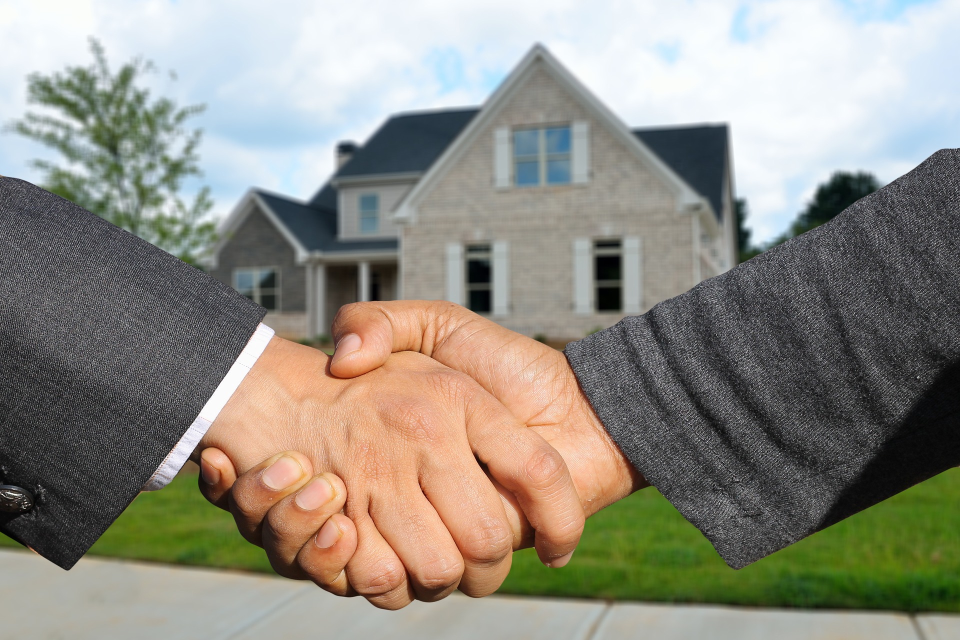 15 Steps to Become a Real Estate Agent and Start Your Career